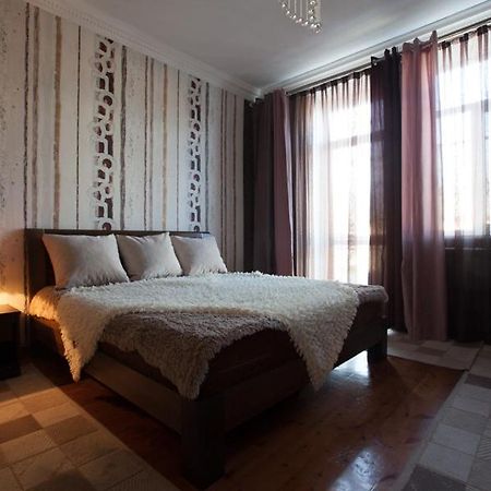Apartments On Mustafa Ozturk Almaty Exterior photo